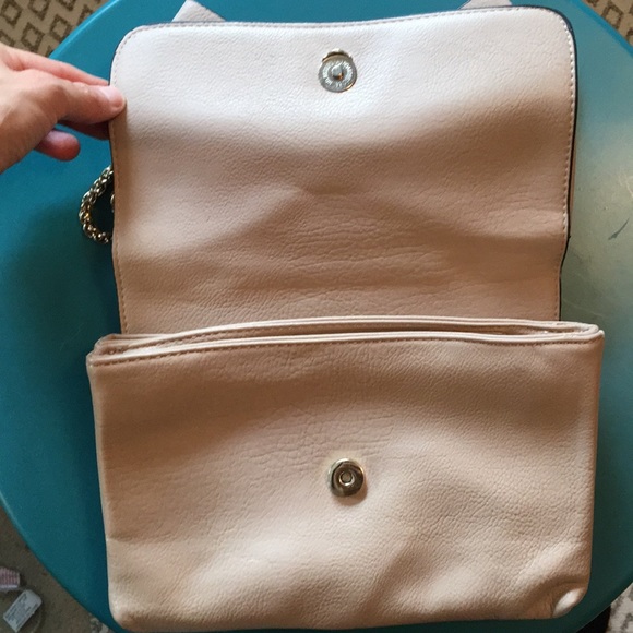 Blush-Cream crossbody bow purse - Picture 4 of 10